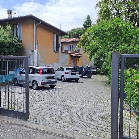 Gabbinoholidayhome Appartamento In Suggestiva Corte โกโม ภายนอก รูปภาพ