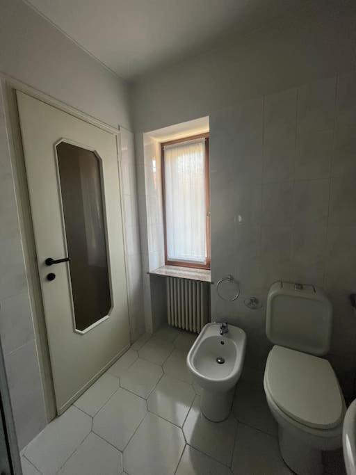 Gabbinoholidayhome Appartamento In Suggestiva Corte โกโม ภายนอก รูปภาพ